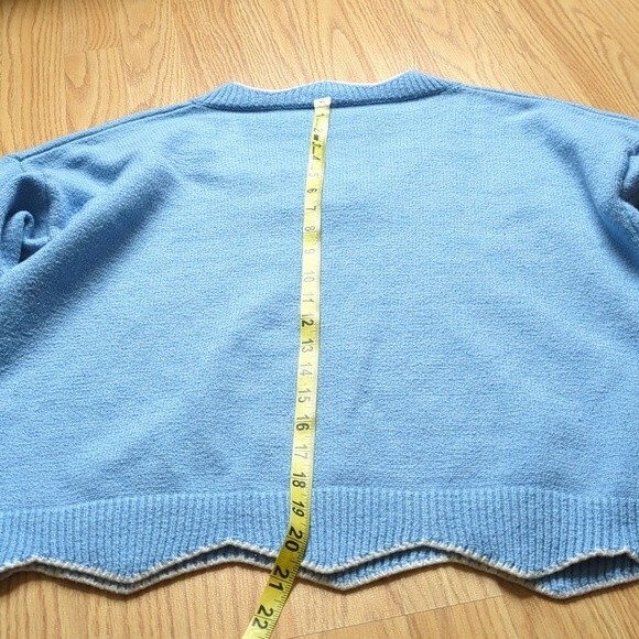 Vintage Blue Scallop Ruffle V-Neck Sweater Size Large - Picture 6 of 6